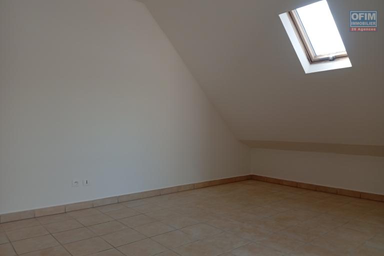 A LOUER APPARTEMENT T3 DE 78 M2 AVEC JARDIN A LA SALINE LES BAINS