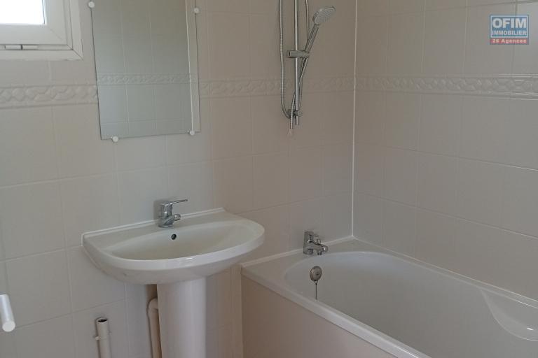 A LOUER APPARTEMENT T3 DE 78 M2 AVEC JARDIN A LA SALINE LES BAINS