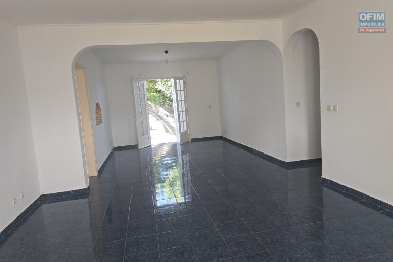 &Agrave; Vendre &ndash; Saint-Andr&eacute; Charmante Maison Cr&eacute;ole de 130 m&sup2; en Plain‑Pied, Proche de la Mer