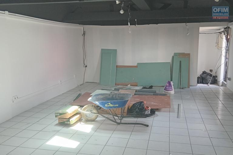 A LOUER Local commercial la PLAINE SAINT_ PAUL