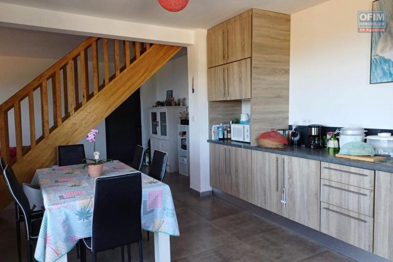 A LOUER VASTE ET SUPERBE APPARTEMENT T4 EN DUPLEX FONDS GENERESE SAINT GILLES LES HAUTS