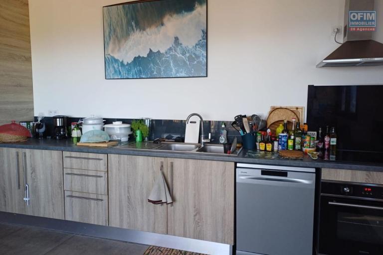 A LOUER VASTE ET SUPERBE APPARTEMENT T4 EN DUPLEX FONDS GENERESE SAINT GILLES LES HAUTS