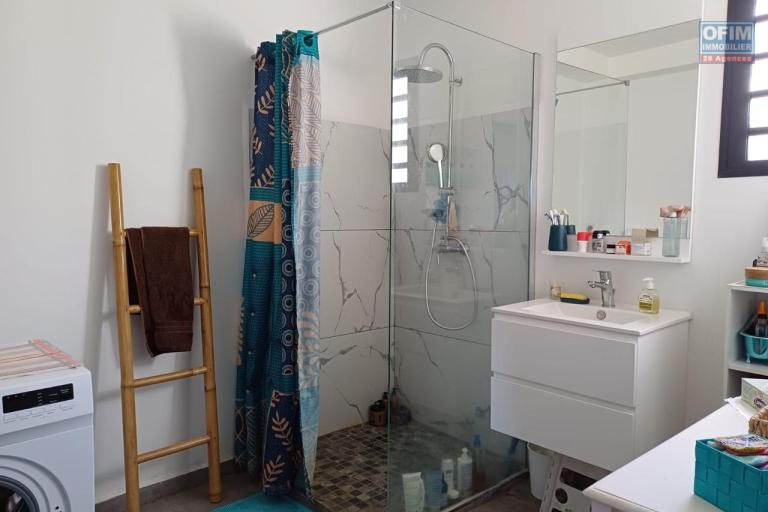 A LOUER VASTE ET SUPERBE APPARTEMENT T4 EN DUPLEX FONDS GENERESE SAINT GILLES LES HAUTS