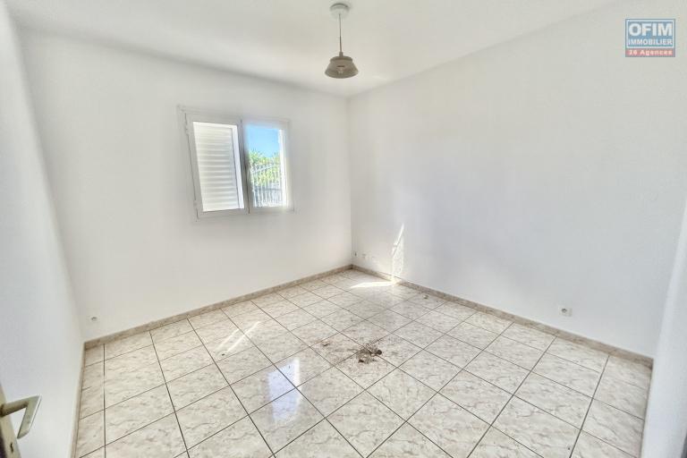 &Agrave; louer &ndash; Bas de maison - F3 de 65,28 m&sup2; avec jardin - Sainte-Marie