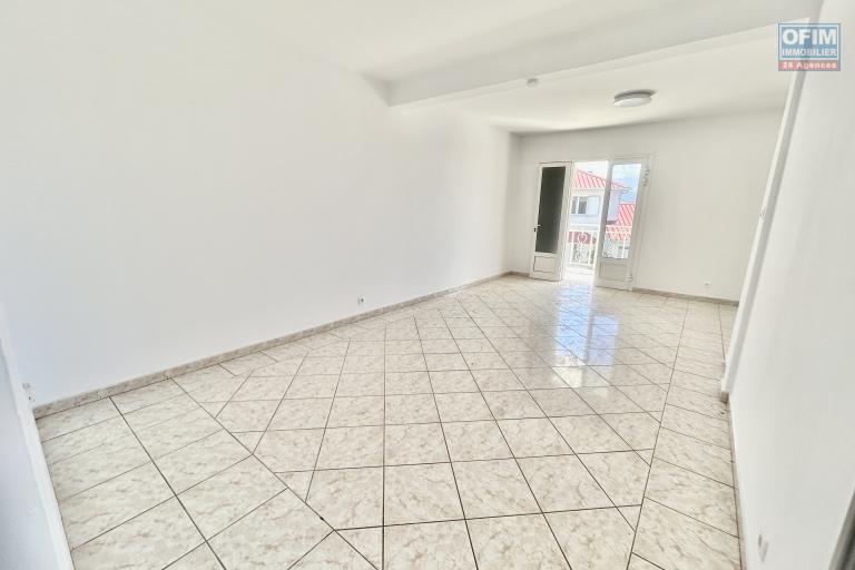 &Agrave; louer &ndash; Bas de maison - F3 de 65,28 m&sup2; avec jardin - Sainte-Marie