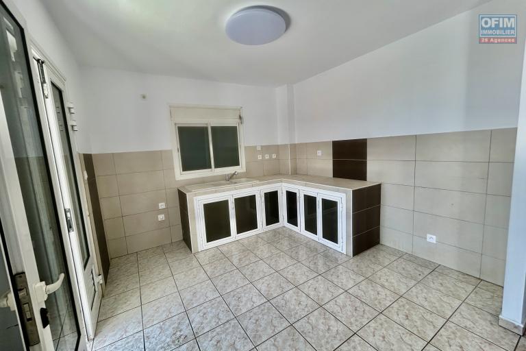 &Agrave; louer &ndash; Bas de maison - F3 de 65,28 m&sup2; avec jardin - Sainte-Marie
