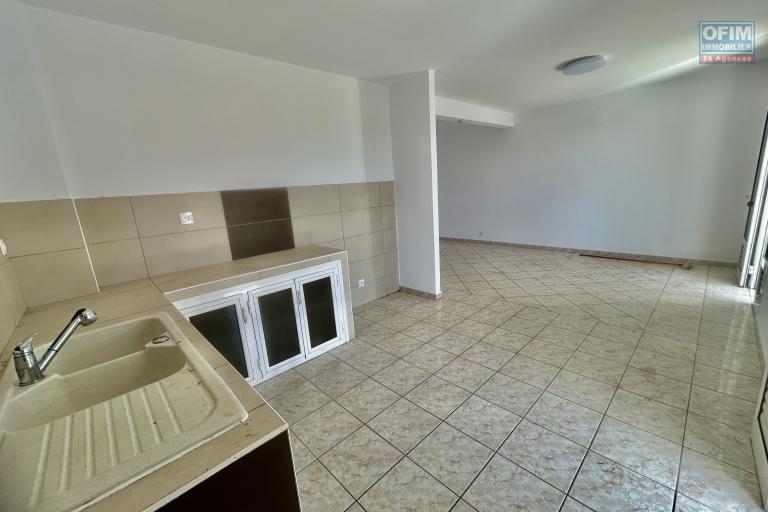 &Agrave; louer &ndash; Bas de maison - F3 de 65,28 m&sup2; avec jardin - Sainte-Marie