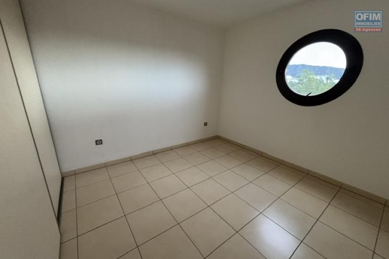 en vente T2 dans la residence Lobellia à Ste Clotilde proche de toutes les commodités .