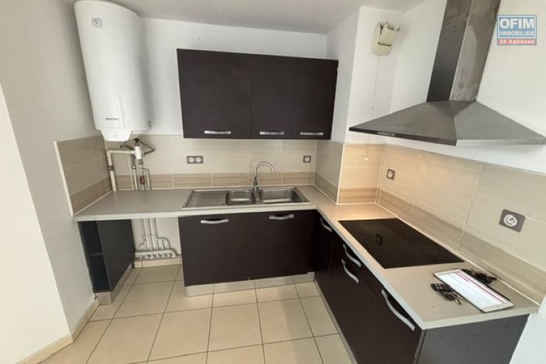 en vente T2 dans la residence Lobellia à Ste Clotilde proche de toutes les commodités .