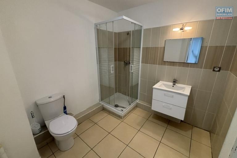 en vente T2 dans la residence Lobellia à Ste Clotilde proche de toutes les commodités .
