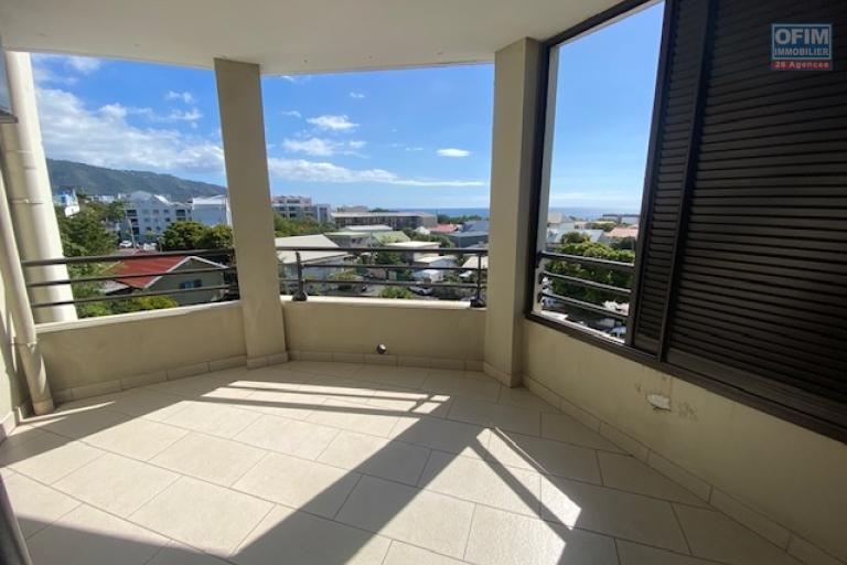 en vente T2 dans la residence Lobellia à Ste Clotilde proche de toutes les commodités .