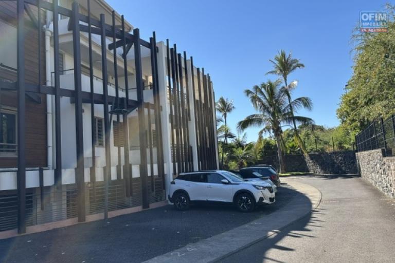 A vendre à Ste Clotilde quartier Technopole, bel appartement T3 avec grande varangue