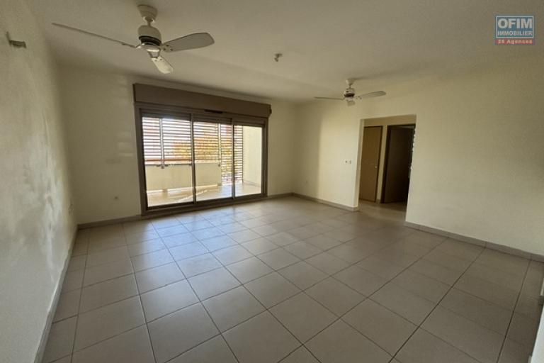 A vendre à Ste Clotilde quartier Technopole, bel appartement T3 avec grande varangue