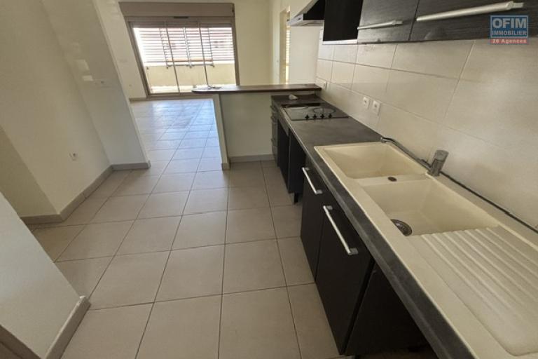 A vendre à Ste Clotilde quartier Technopole, bel appartement T3 avec grande varangue