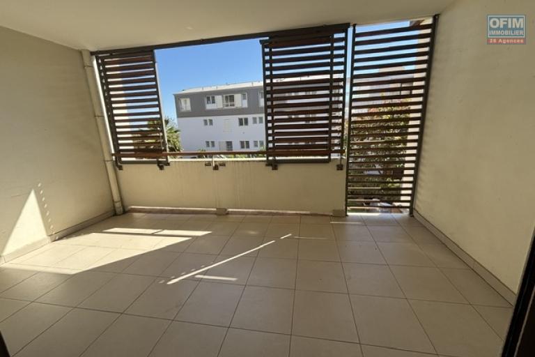 A vendre à Ste Clotilde quartier Technopole, bel appartement T3 avec grande varangue