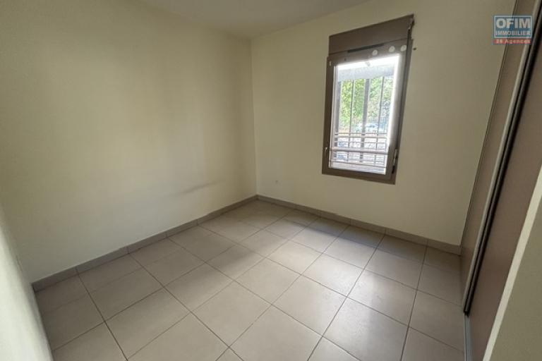 A vendre à Ste Clotilde quartier Technopole, bel appartement T3 avec grande varangue