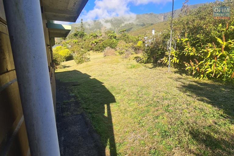 a louer 1 charmante maison avec 2 chambres, jardin, endroit calme, jolie vue montagne