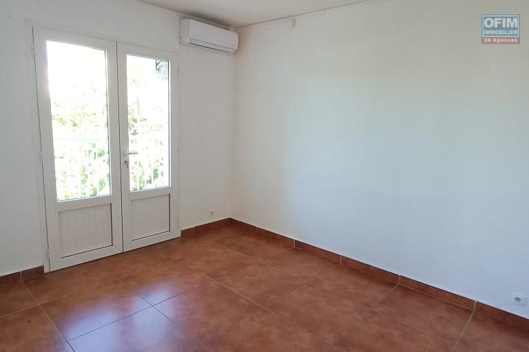 A Vendre appartement T3 de 61m2 + 2 parkings à Saint-Benoit - Beaulieu