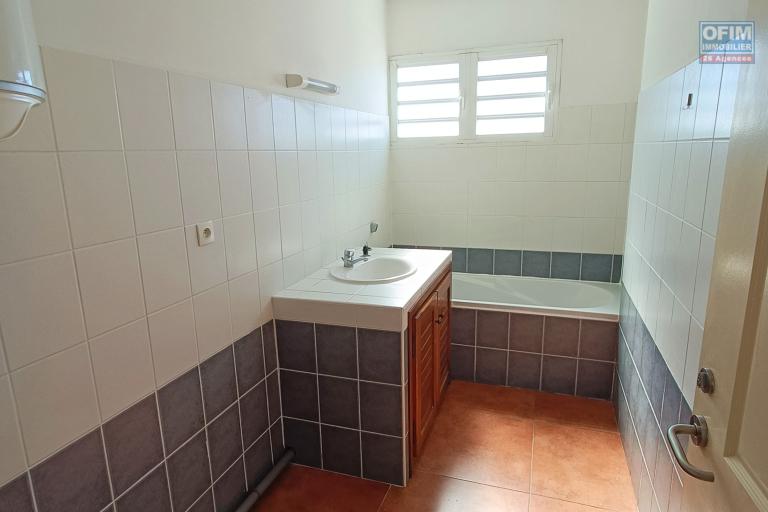 A Vendre appartement T3 de 61m2 + 2 parkings à Saint-Benoit - Beaulieu