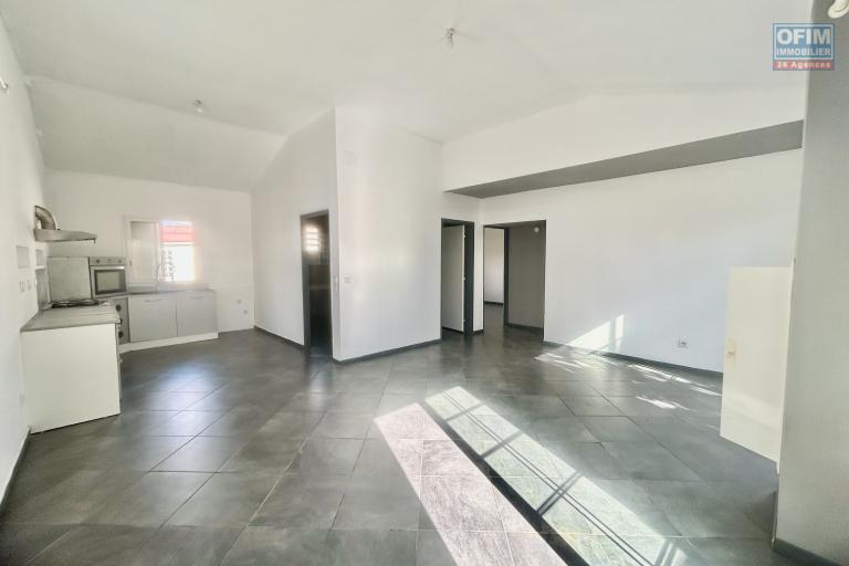A louer - Maison T3 de 94m2 - Sainte-MArie, Montée Sano