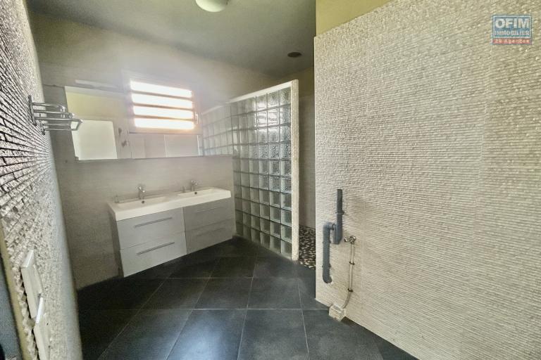 A louer - Maison T3 de 94m2 - Sainte-MArie, Montée Sano