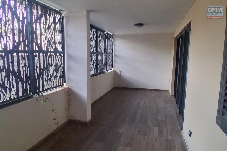 A LOUER Magnifique appartement NEUF de type F2 en RDC à SAINT-GILLES LES HAUTS