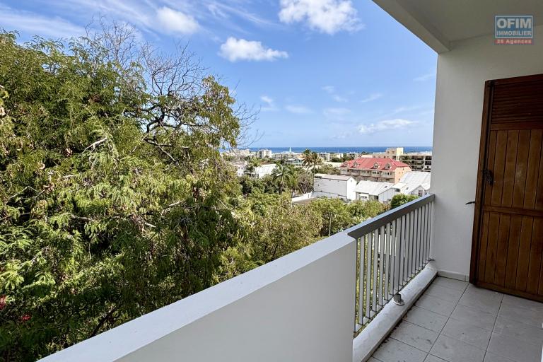 A Vendre Appartement T4 avec grande terrasse à Sainte Clotilde