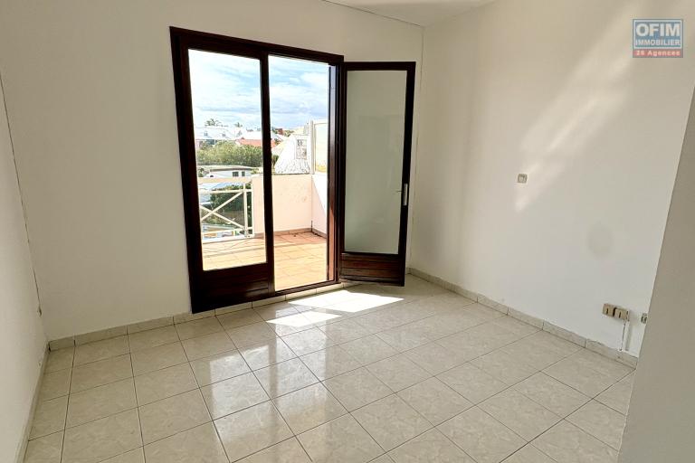 A Vendre Appartement T4 avec grande terrasse à Sainte Clotilde