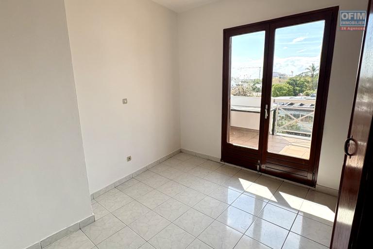 A Vendre Appartement T4 avec grande terrasse à Sainte Clotilde