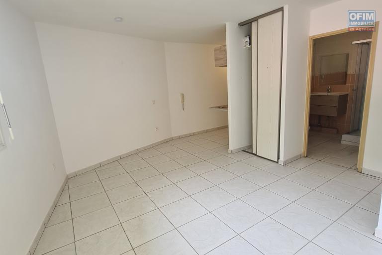 &Agrave; LOUER &ndash; T2, 1 chambre &ndash; R&eacute;sidence Charl&egrave;ne proximit&eacute; centre ville Sainte marie