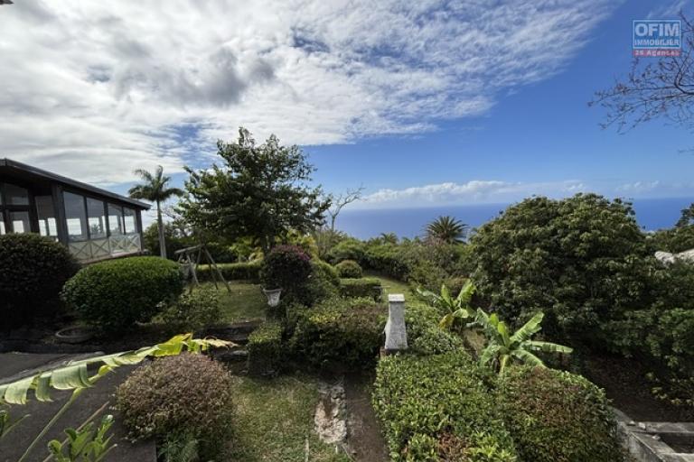 LA MONTAGNE &ndash; DEMEURE DE CARACT&Egrave;RE DE 349 M&sup2; AVEC VUE OC&Eacute;AN