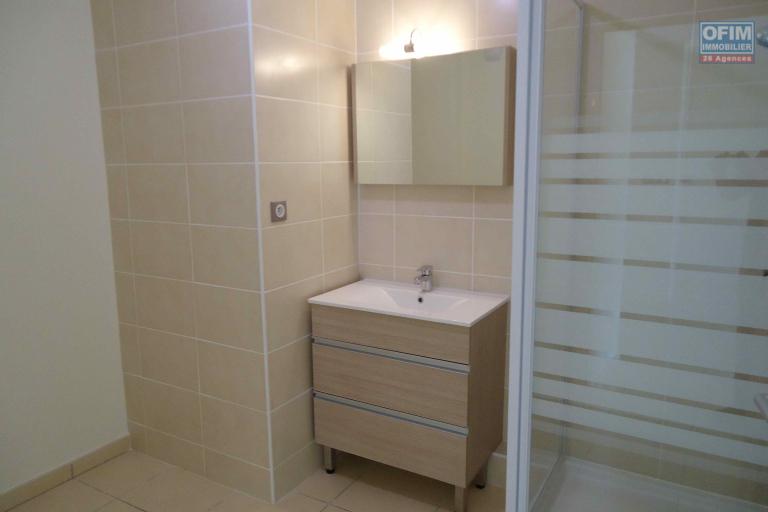 A vendre T2 à Ste Clotilde dans la residence Lobellia dans le bas de la route du bois de nefles .