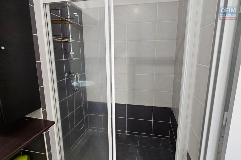 Vente Appartement SAINTE MARIE – photo 4 sur 10 – Salle d'eau