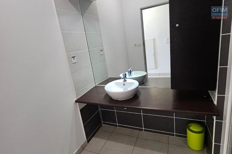 Vente Appartement SAINTE MARIE – photo 5 sur 10 – Salle d'eau