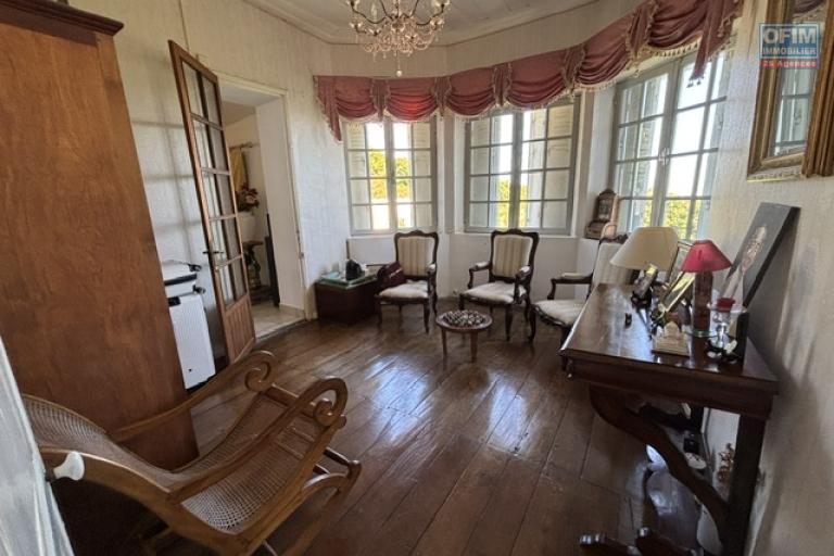 Vente Maison / Villa SAINT DENIS - LA MONTAGNE – photo 5 sur 11 – Pièce de vie lumineuse