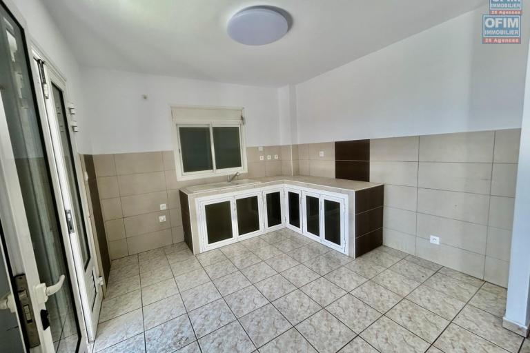 A Louer - disponible - Bas de Maison F3 avec Jardin + Vue dégagée Mer - Ste Marie (Gaspards)