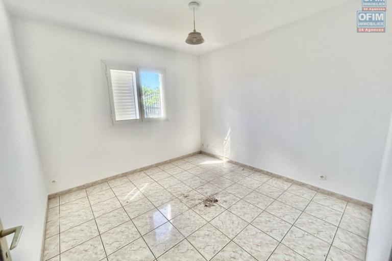 A Louer - disponible - Bas de Maison F3 avec Jardin + Vue dégagée Mer - Ste Marie (Gaspards)