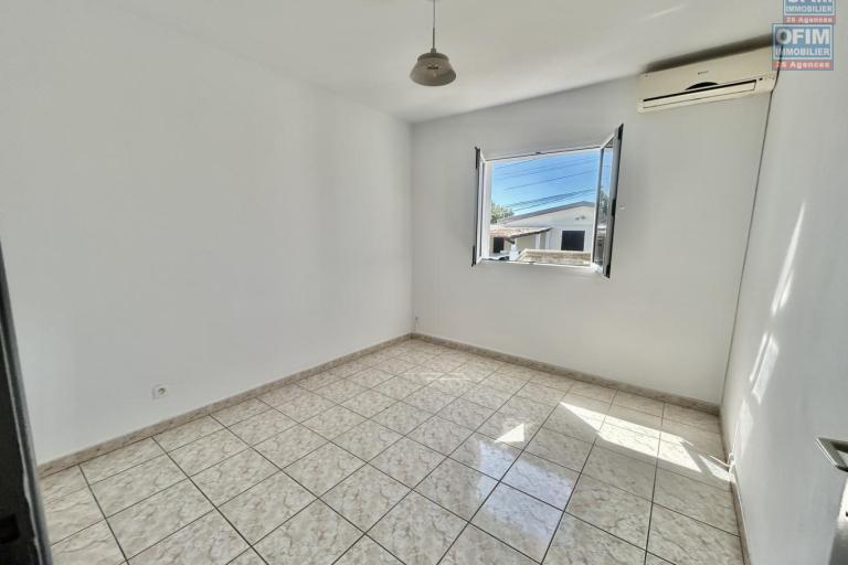 A Louer - disponible - Bas de Maison F3 avec Jardin + Vue dégagée Mer - Ste Marie (Gaspards)