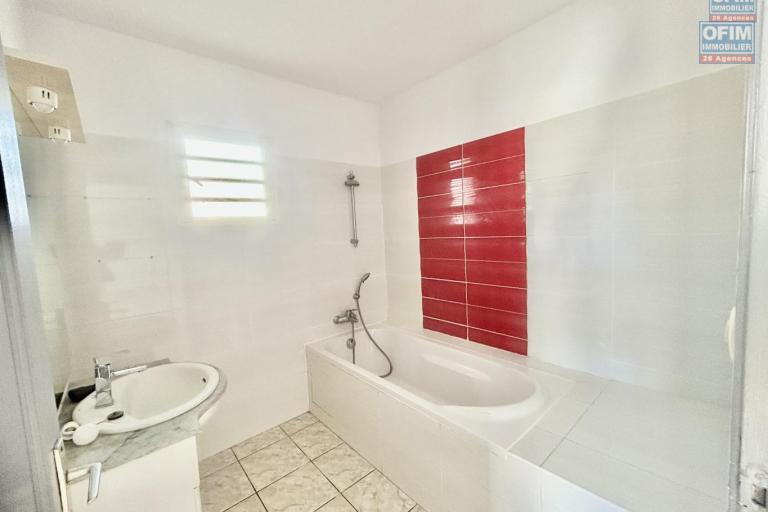 A Louer - disponible - Bas de Maison F3 avec Jardin + Vue dégagée Mer - Ste Marie (Gaspards)