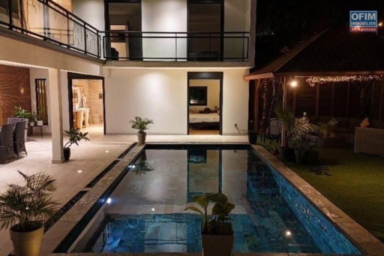 VILLA CONTEMPORAINE AVEC PISCINE ET VUE MER SAINT-PAUL. SANS-SOUCI.
