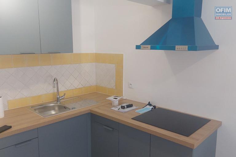 A louer appartement T2 très bien placé à Saint Leu centre - Une cuisine neuve