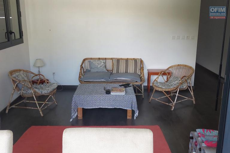 Location meublée Appartement SAINT LEU – photo 2 sur 7 – Salon