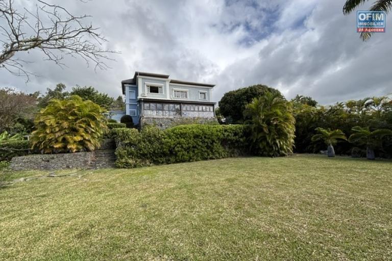 A vendre villa SAINT-DENIS - la Montagne