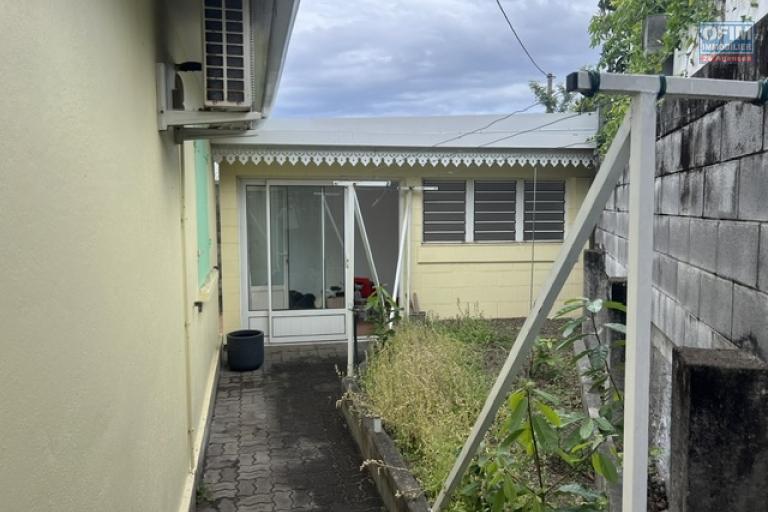 A louer villa créole de type F4 Proche du centre ville de la RIVIERE SAINT LOUIS