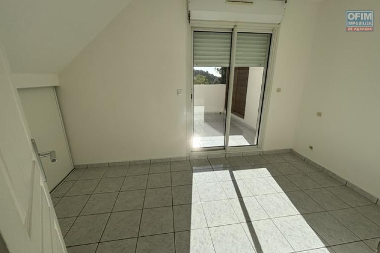 A vendre T3 duplex à La Montagne residence les huppes de Bourbon