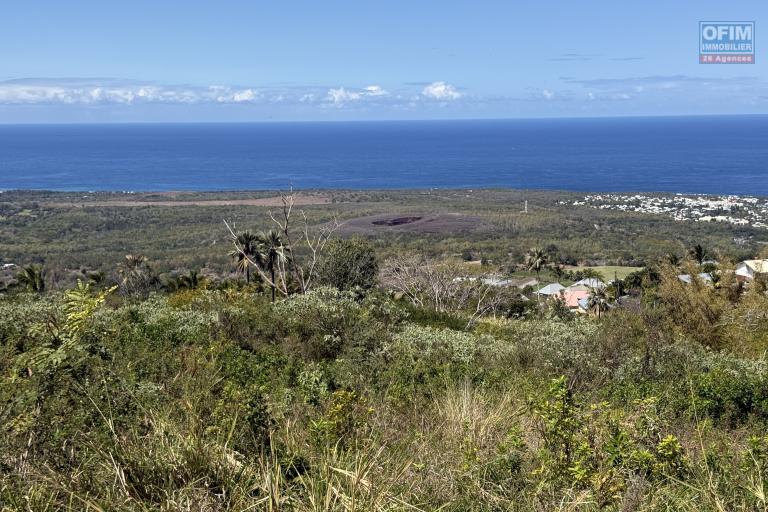 Joli terrain de 621 m² arpenté uniquement pour un projet touristique/loisir avec pleine vue mer à 250 m d'altitude