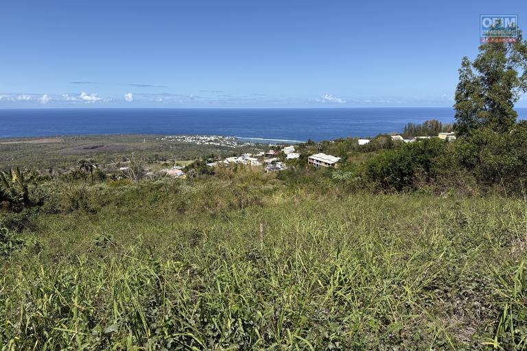 Joli terrain de 621 m² arpenté uniquement pour un projet touristique/loisir avec pleine vue mer à 250 m d'altitude