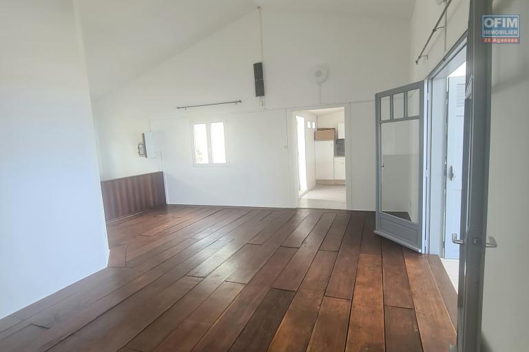 Location Maison / Villa SAINTE MARIE – photo 14 sur 16 – Pièce de vie lumineuse