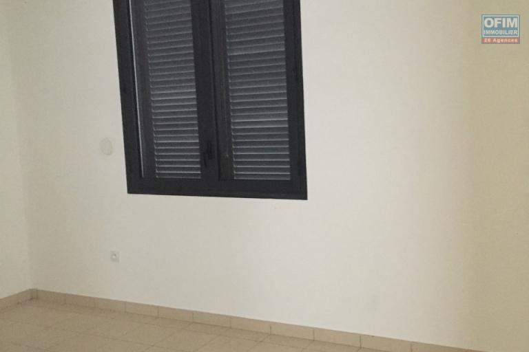 A Louer cet appartement de type F2 sur la résidence BOIS DE SENTEUR à Sainte Clotilde