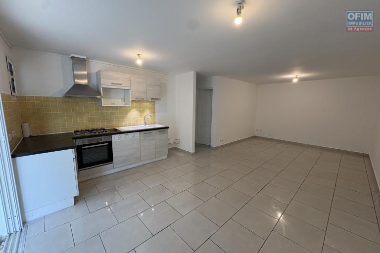 A louer charmant appartement de 2 chambres avec jardin et parking